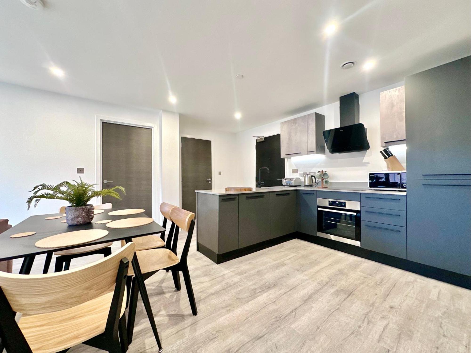 Stunning Two Bed With Onsite Gym Apartment