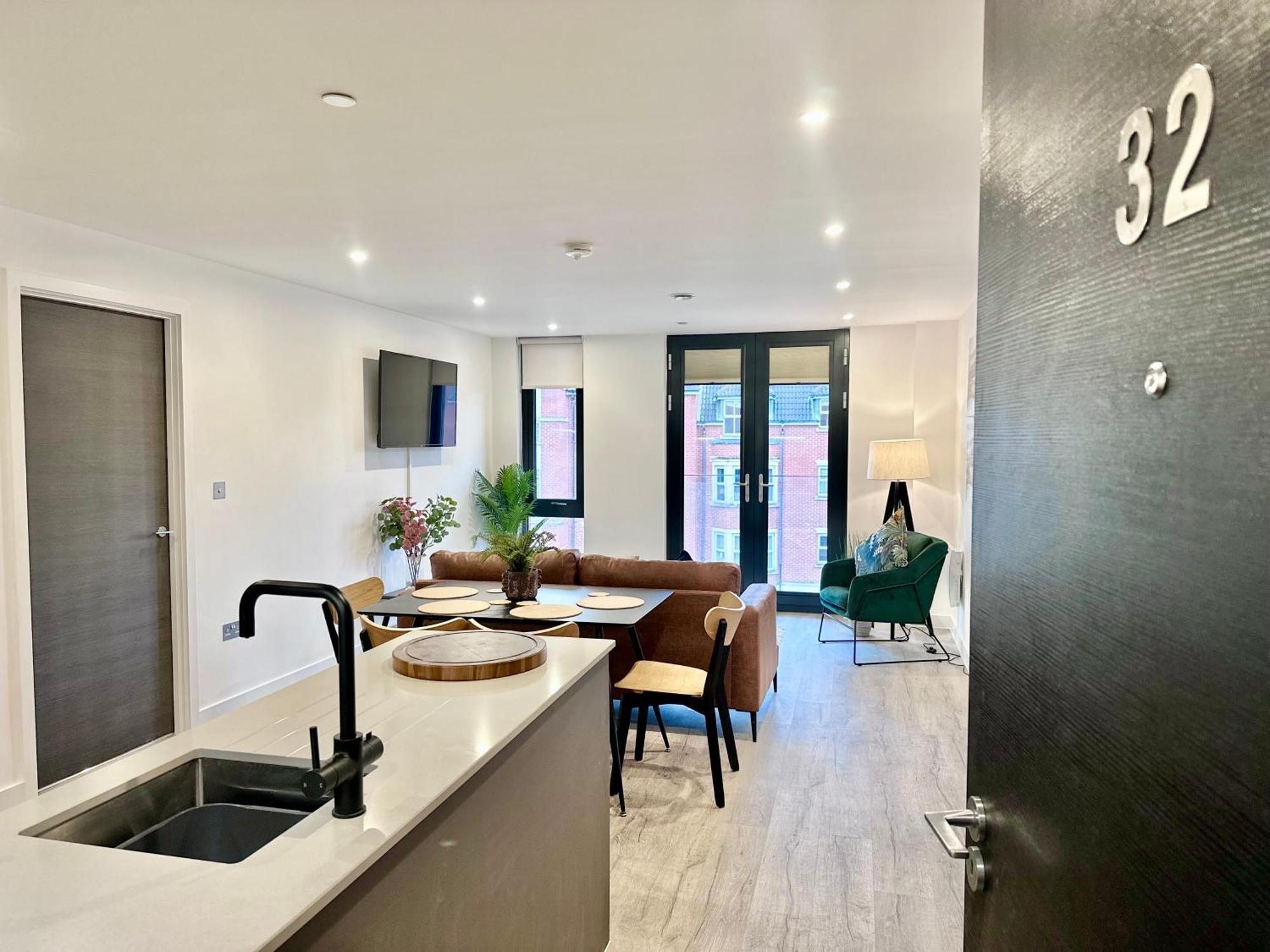 Stunning Two Bed With Onsite Gym *