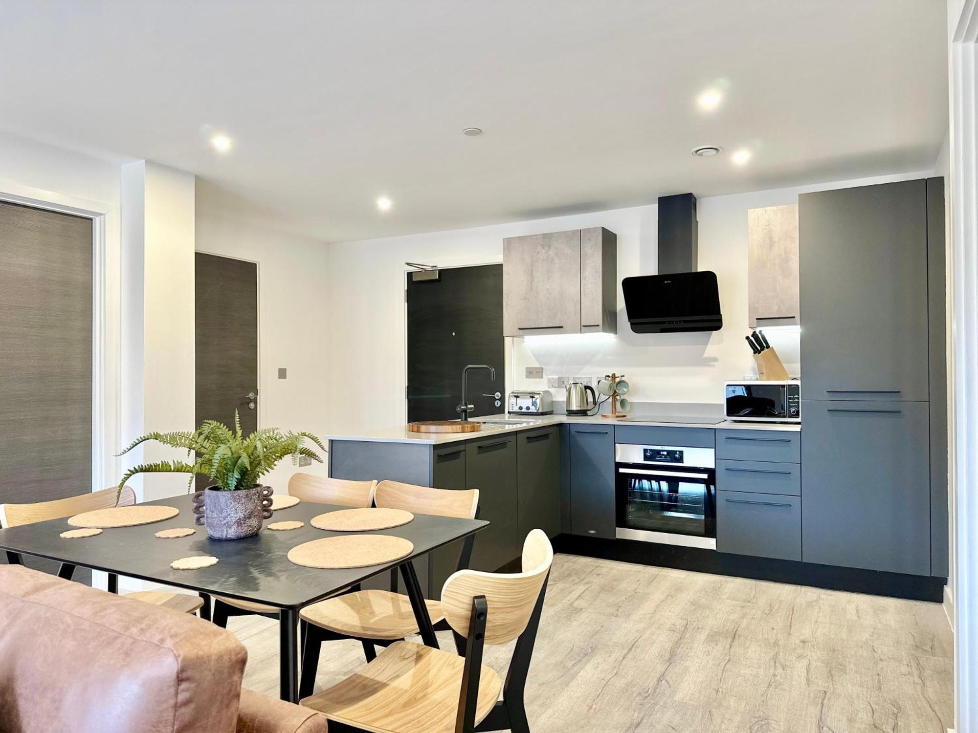 Apartment Stunning Two Bed With Onsite Gym